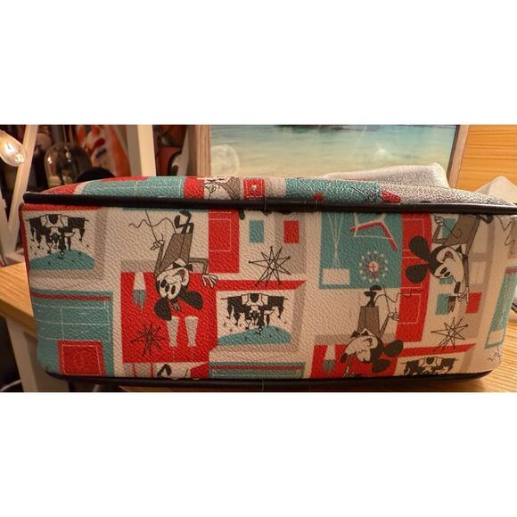 Dooney & Bourke Disney Mid Century Mickey Camera Bag NWT - Picture 5 of 12
